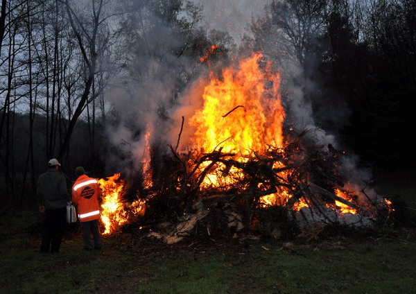 Read more about the article Osterfeuer in Tschanigraben